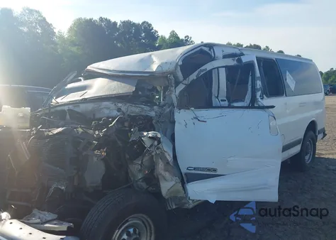 2001 Chevrolet Express from USA, damaged, VIN 1GAHG39RK11218372